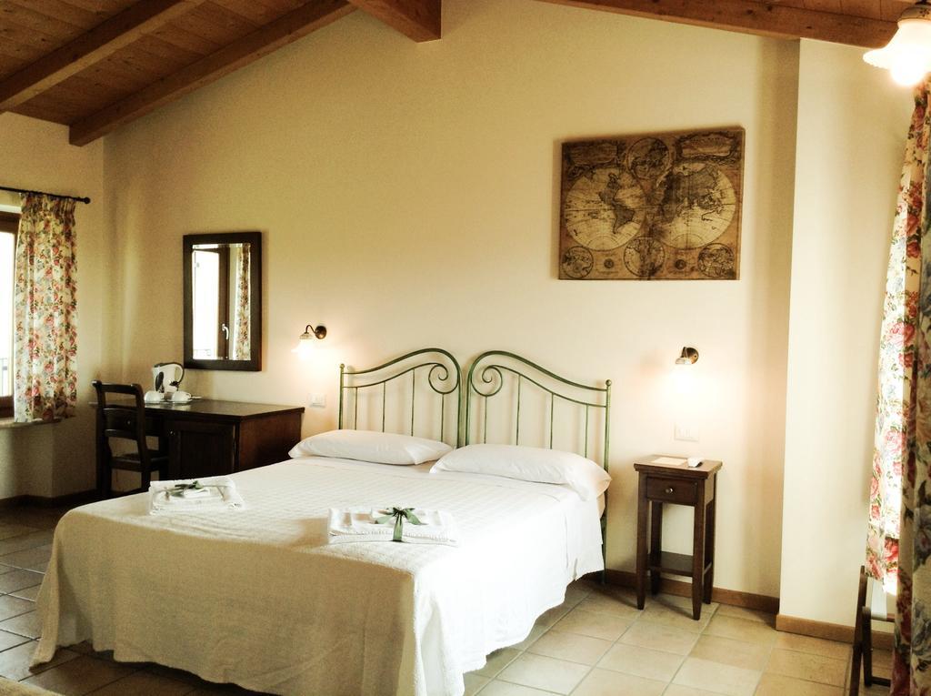 Hotel Agriturismo Anna Caterina Castelnuovo del Garda Pokoj fotografie