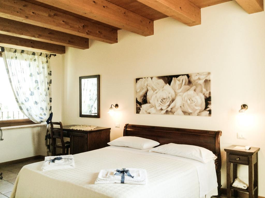 Hotel Agriturismo Anna Caterina Castelnuovo del Garda Pokoj fotografie